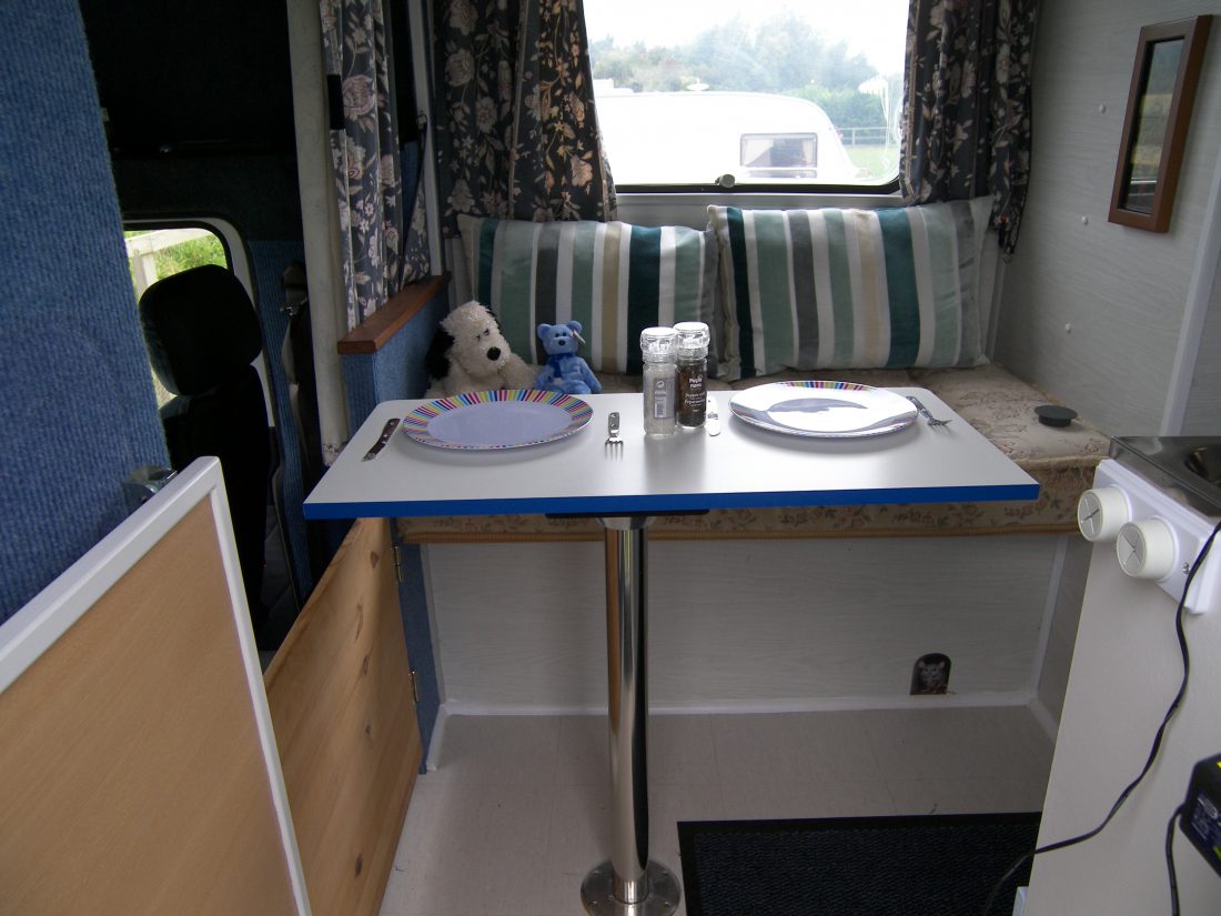 BF52_VSD_INTERIOR_WITH_FIAMMA_DINING_TABLE_ERECTED.JPG