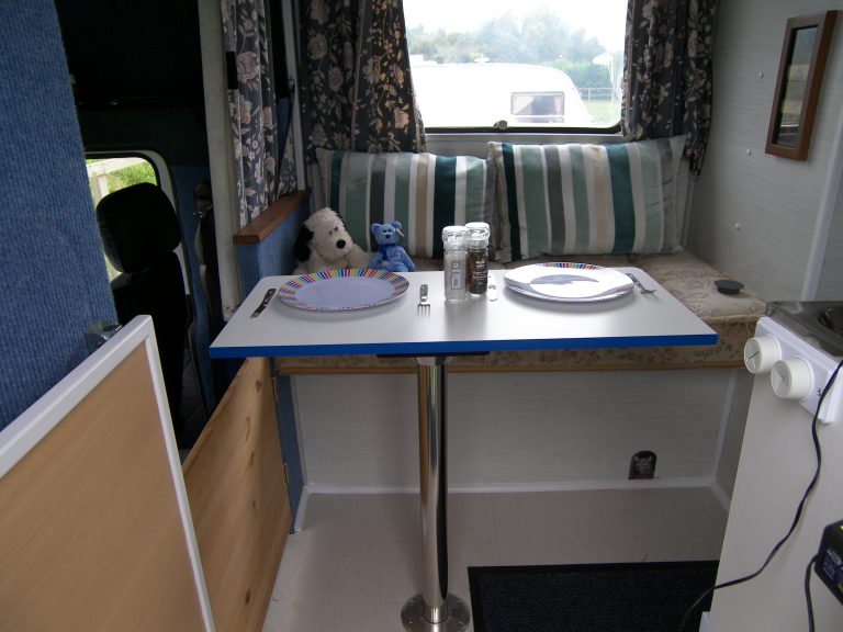 BF52_VSD_INTERIOR_WITH_FIAMMA_DINING_TABLE_ERECTED.JPG