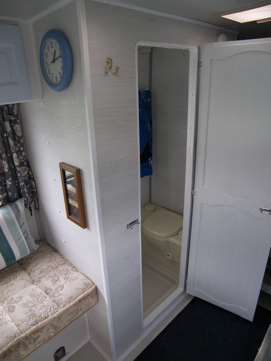 BF52_VSD_TOILET_AND_WASHROOM_COMPARTMENT.JPG