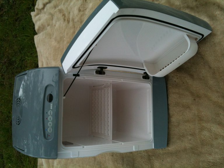 Small fridge excellent condition £35