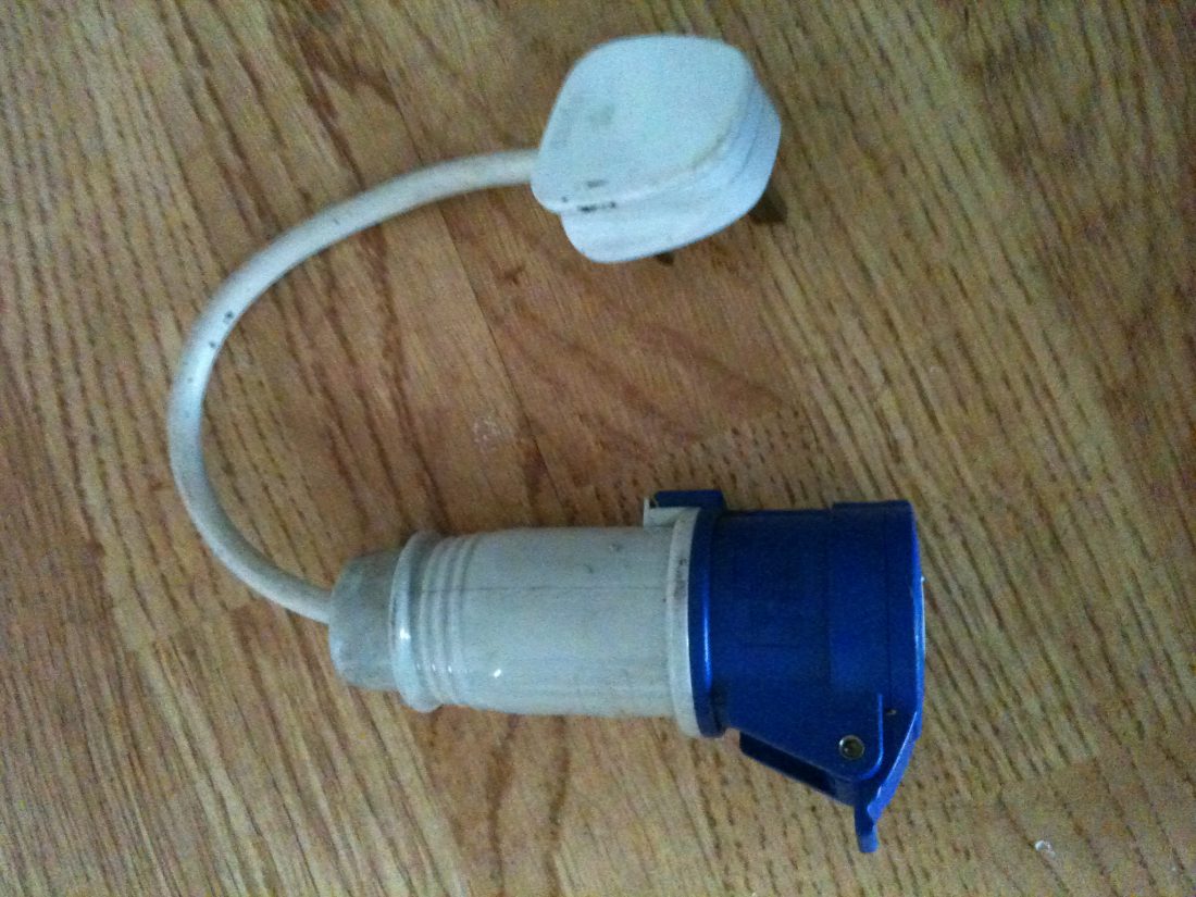 Electric hook up short lead (free with order over £40)