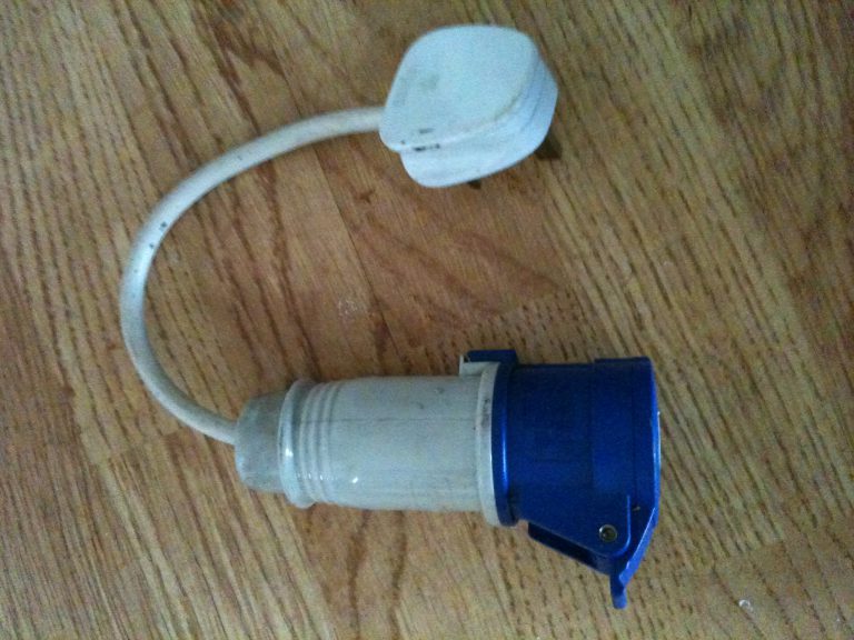 Electric hook up short lead (free with order over £40)