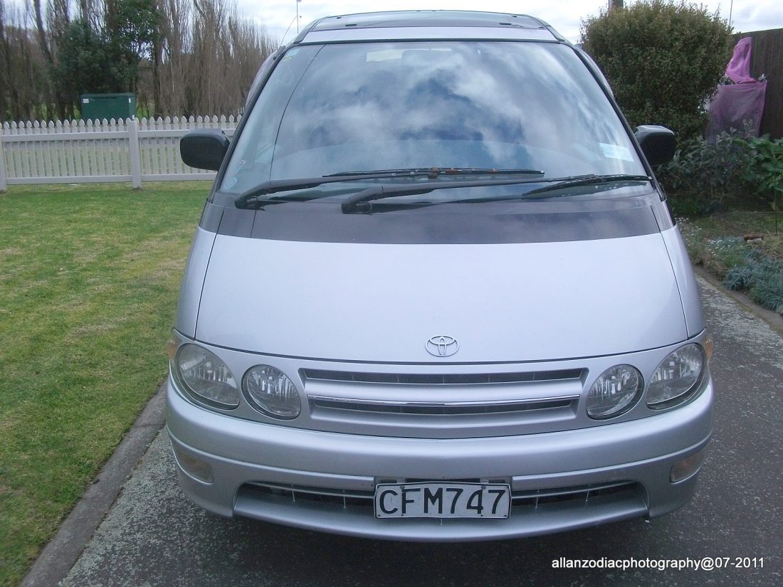 Toyota_estima_lucida_1997.JPG
