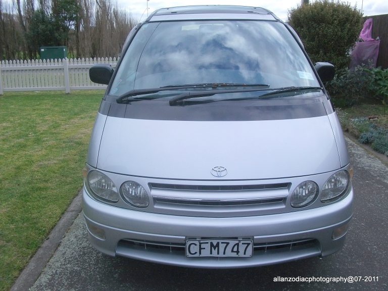 Toyota_estima_lucida_1997.JPG